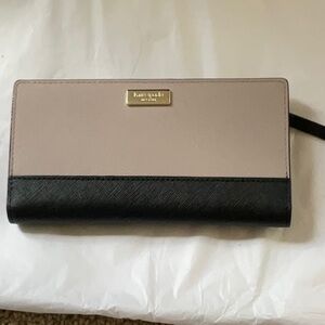 Kate Spade Cream and Black Color-Blocked Wallet